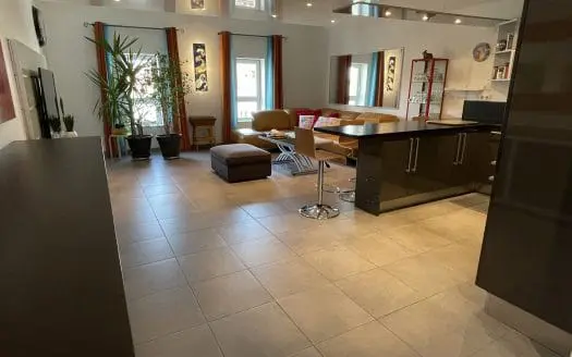 Appartement À vendre  2 chambres 96 m², 180000 €