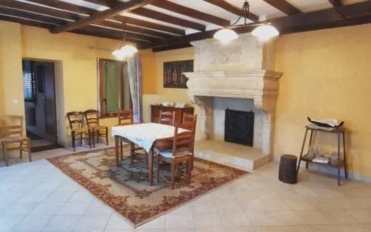 Maison À vendre  3 chambres 217 m², 120000 €