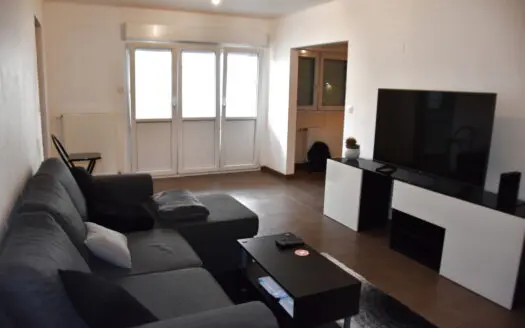 Appartement À vendre  1 chambre 61.819999694824 m², 89000 €