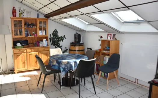 Appartement À vendre  2 chambres 65.870002746582 m², 184000 €