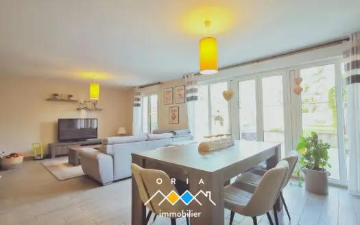 Maison À vendre 3 chambres 119.80000305176 m², 269000 €