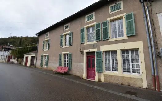Maison À vendre  3 chambres 177 m², 76000 €