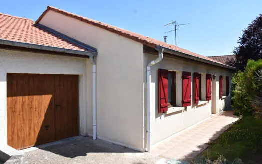Maison À vendre  3 chambres 88.709999084473 m², 179000 €