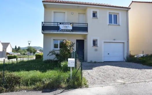 Maison À vendre  4 chambres 110 m², 210000 €