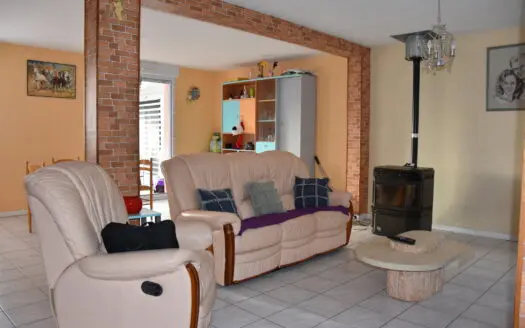 Maison À vendre  4 chambres 135.66000366211 m², 212000 €
