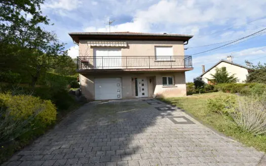 Maison À vendre  4 chambres 138.83000183105 m², 230000 €