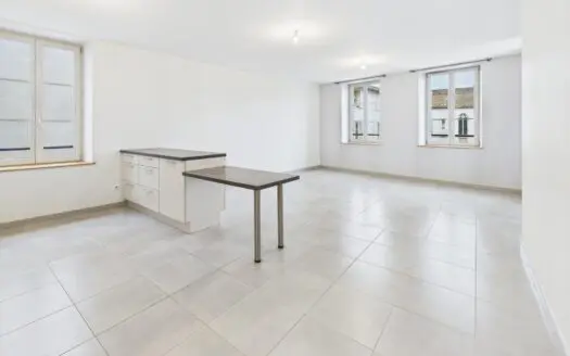 Appartement À vendre  2 chambres 83 m², 159000 €