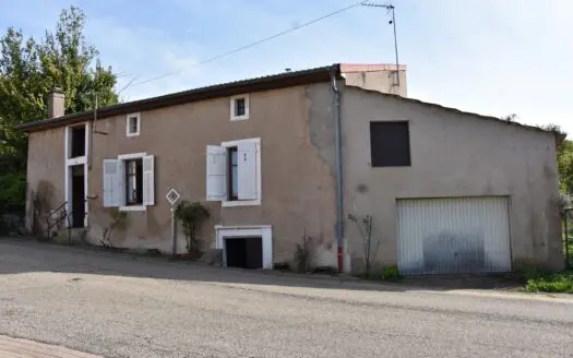 Maison À vendre 2 chambres 98.410003662109 m², 49000 €