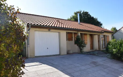 Maison À vendre  3 chambres 99.419998168945 m², 179000 €