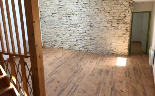 Maison À vendre  7 chambres 240.80999755859 m², 87000 €