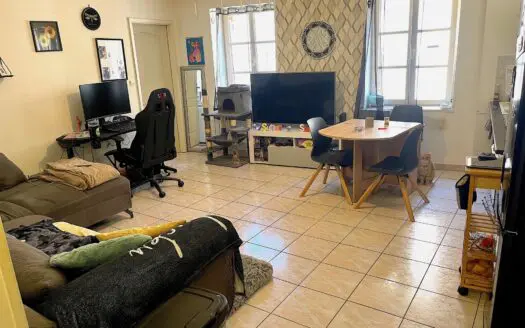 Appartement À vendre  2 chambres 47.6 m², 75000 €