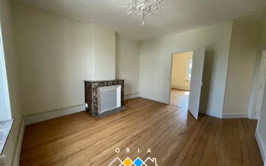 Appartement À louer 2 chambres 84.11 m², 770 €