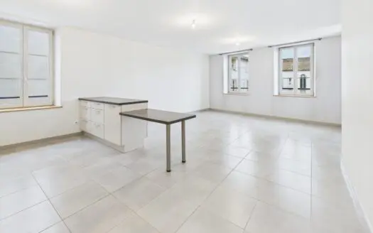 Appartement À vendre  2 chambres 83 m², 159000 €