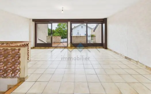 Maison À vendre  3 chambres 137 m², 150000 €