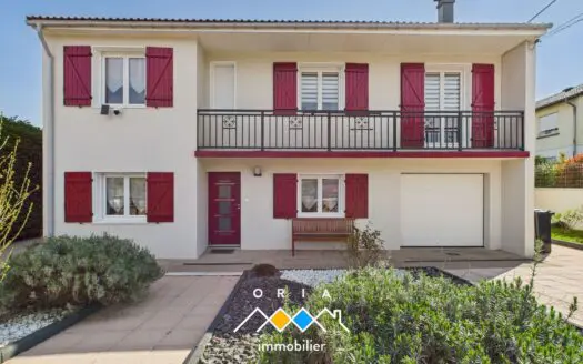 Maison À vendre  4 chambres 119.7 m², 244000 €