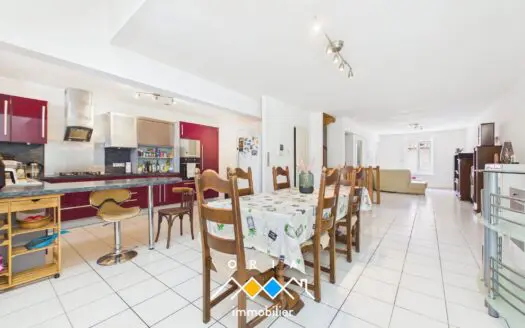 Maison À vendre 5 chambres 196.78 m², 190000 €